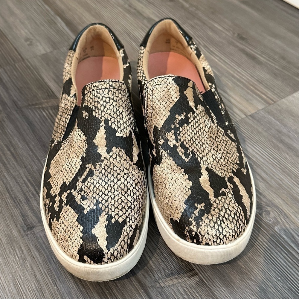 DR. SCHOLL'S Comfort Madison Animal Print Slip On Flats Sneakers Size 8 - Picture 4 of 12